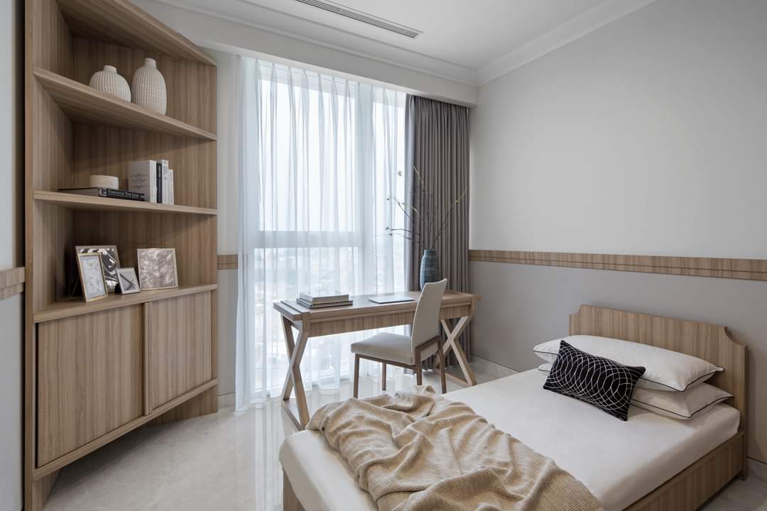 Design Interior Bedroom Minimalis Material Cabinet, Bed, Meja berbahan HPL Wood Kayu warm, Bed Putih Scandinavian di Sudirman Park – Jakarta