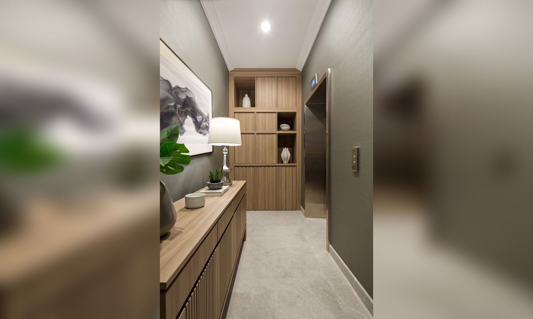 Design Interior Showcase Minimalis bahan HPL Wood kayu warna Coklat brown di Klapa gading – Jakarta Utara
