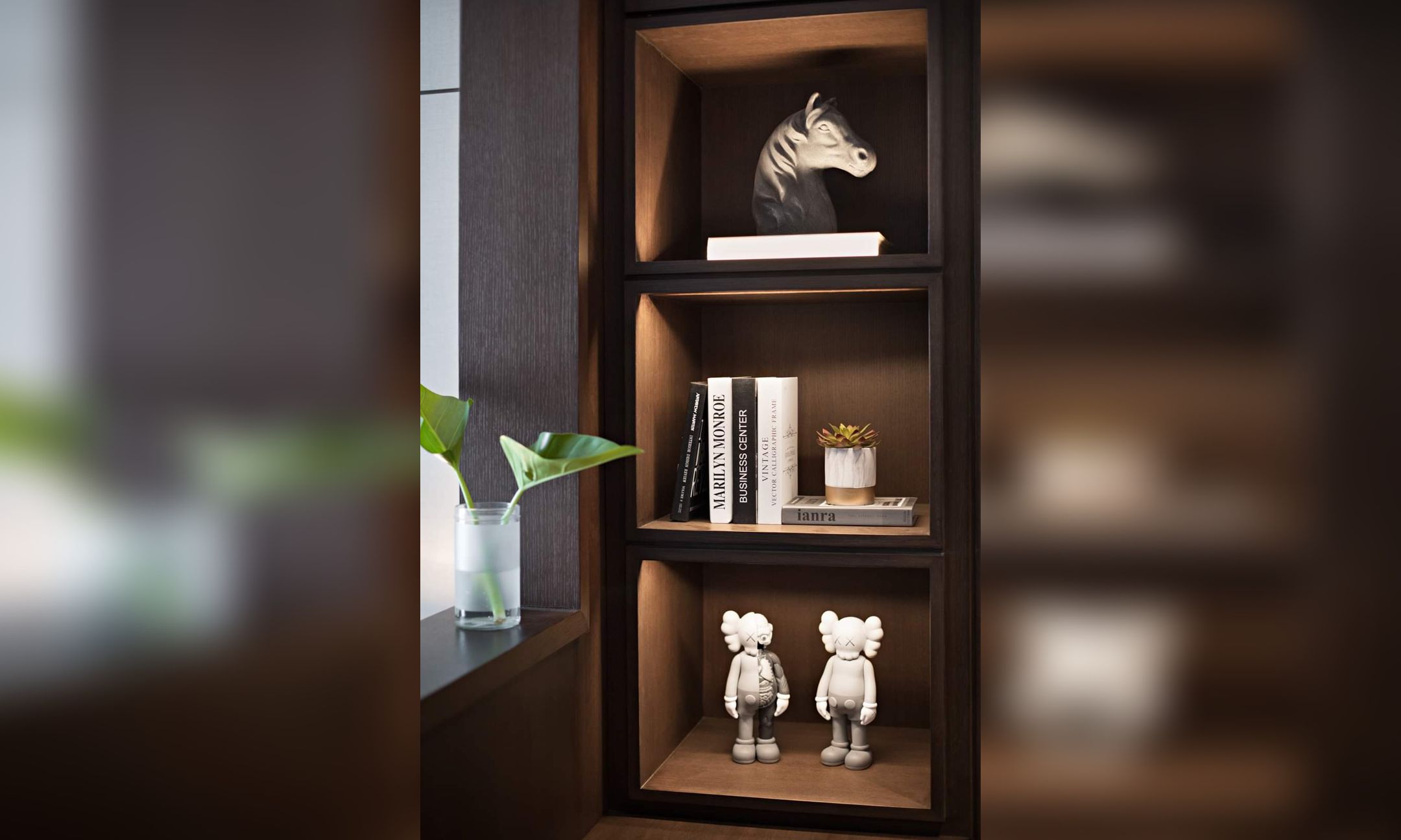 Design Interior Minimalis Office Hitam Putih Dark Wood, Flooring LVT, Cabinet finishing Duco, Furniture HPL di Menara Prima Kec. Setia Budi – Jakarta Selatan