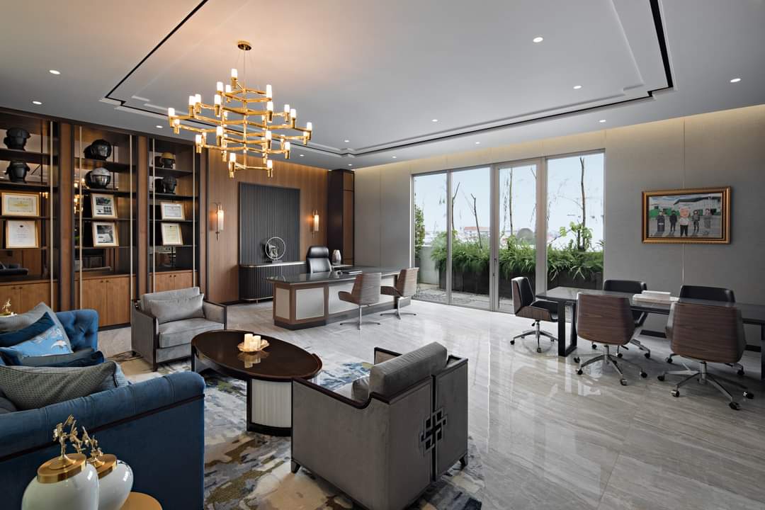 Design Interior Livingroom Mewah Modern di Pondok Indah – Kebayoran Lama – Jakarta selatan, sofa custom meja bulat cabinet dan wallpanel HPL Wood, lantai marmer